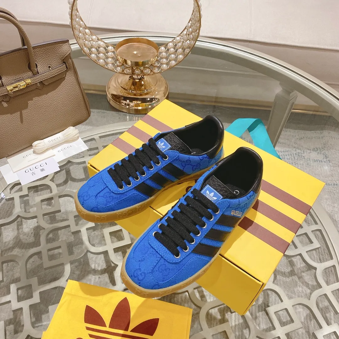 👟👟Ex-factory price 520👟👟Gucci&adidas joint limited edition couple's sneakers. A super nice joint casual sneaker with rich and bold colors! It showed everyone a completely different charm from the past! Combining retro style and youthful sports style to create a new aesthetic! Vitality yet stylish at the same time! ! Upper - made of cowhide, cowhide, cloth. Lining - sheepskin lining for foot pads. Sole - original open-molded beef tendon non-slip and wear-resistant outsole. Size: 35-47 (couple style)